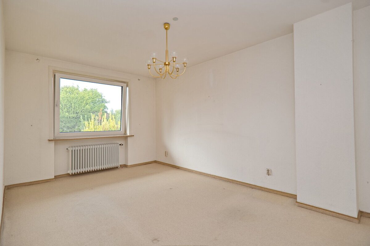 Schlafzimmer Immobilienangebot - Hamburg - Haus_Wohnung - Platzreiches Endreihenhaus mit 151,86m² Wohn- und Nutzfläche in Hamburg Poppenbüttel