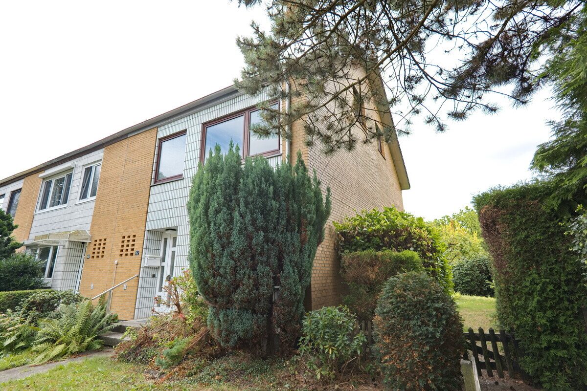 Seitenansicht Immobilienangebot - Hamburg - Haus_Wohnung - Platzreiches Endreihenhaus mit 151,86m² Wohn- und Nutzfläche in Hamburg Poppenbüttel