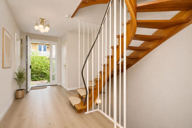 Immobilienangebot - Hamburg - Haus_Wohnung - Platzreiches Endreihenhaus mit 151,86m² Wohn- und Nutzfläche in Hamburg Poppenbüttel