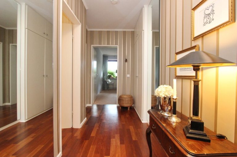 Immobilienangebot - Hamburg - Haus_Wohnung - Attraktive 1,5-Zimmer-Wohnung mit Süd-Balkon und Tiefgaragenstellplatz in Hamburg-Lokstedt