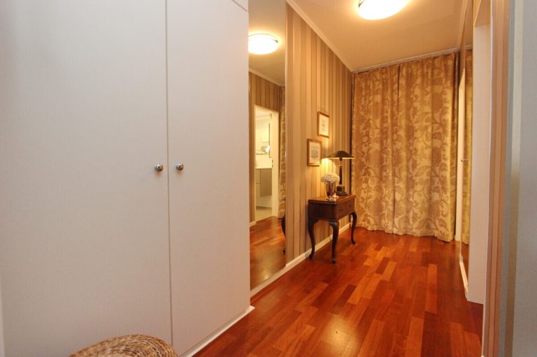 Immobilienangebot - Hamburg - Haus_Wohnung - Attraktive 1,5-Zimmer-Wohnung mit Süd-Balkon und Tiefgaragenstellplatz in Hamburg-Lokstedt