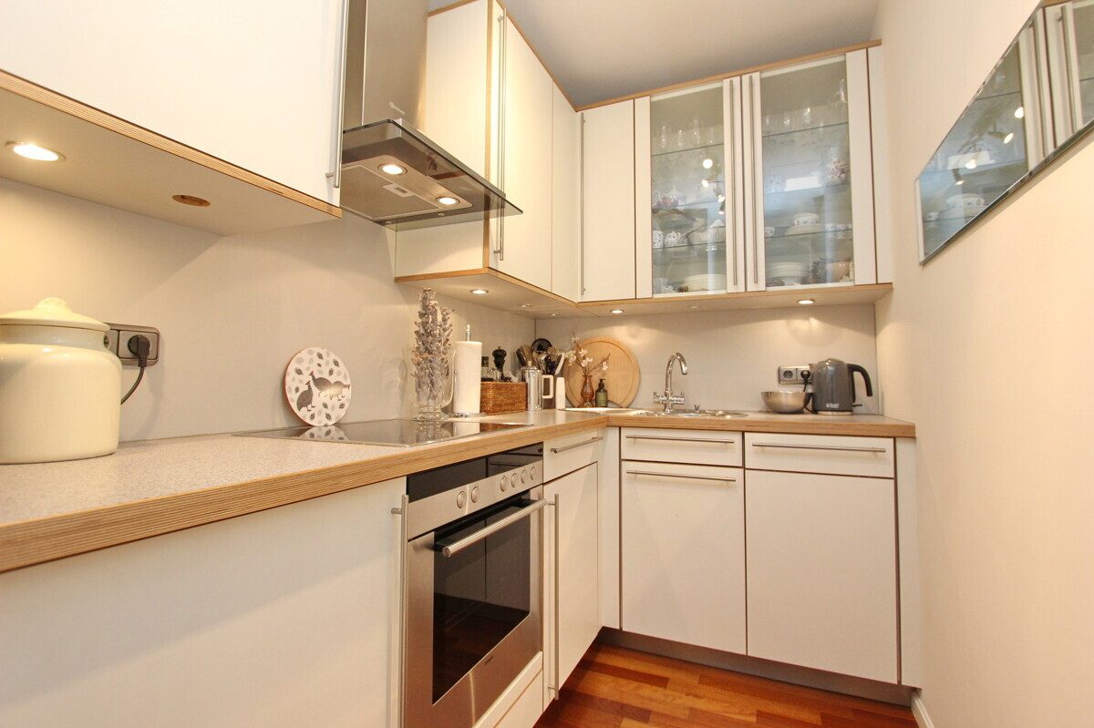 Immobilienangebot - Hamburg - Haus_Wohnung - Attraktive 1,5-Zimmer-Wohnung mit Süd-Balkon und Tiefgaragenstellplatz in Hamburg-Lokstedt