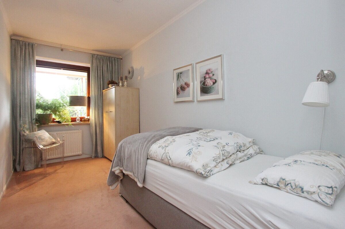 Immobilienangebot - Hamburg - Haus_Wohnung - Attraktive 1,5-Zimmer-Wohnung mit Süd-Balkon und Tiefgaragenstellplatz in Hamburg-Lokstedt