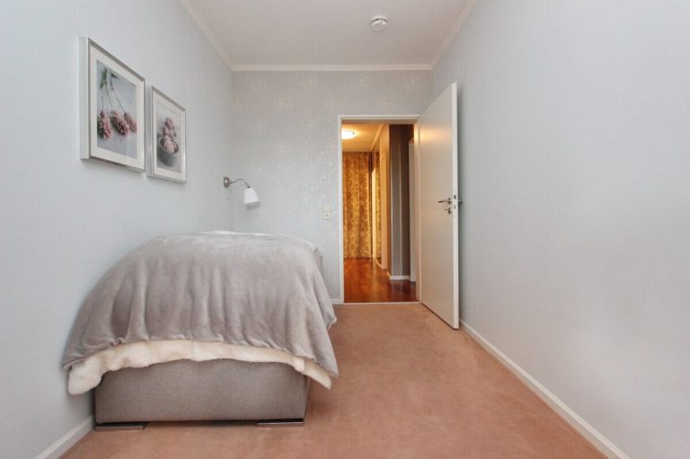 Immobilienangebot - Hamburg - Haus_Wohnung - Attraktive 1,5-Zimmer-Wohnung mit Süd-Balkon und Tiefgaragenstellplatz in Hamburg-Lokstedt