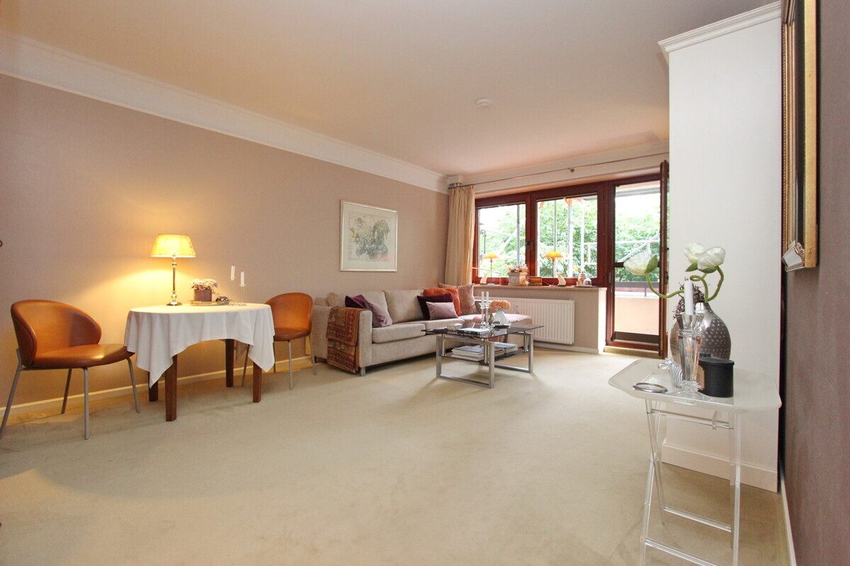 Immobilienangebot - Hamburg - Haus_Wohnung - Attraktive 1,5-Zimmer-Wohnung mit Süd-Balkon und Tiefgaragenstellplatz in Hamburg-Lokstedt