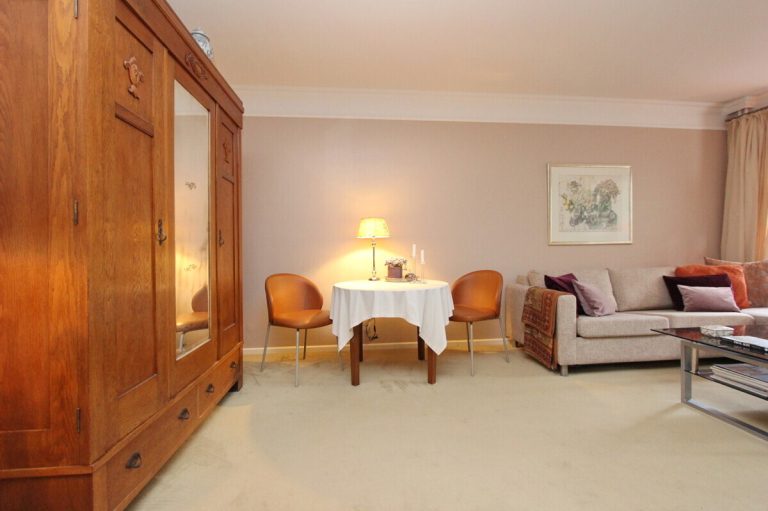 Immobilienangebot - Hamburg - Haus_Wohnung - Attraktive 1,5-Zimmer-Wohnung mit Süd-Balkon und Tiefgaragenstellplatz in Hamburg-Lokstedt