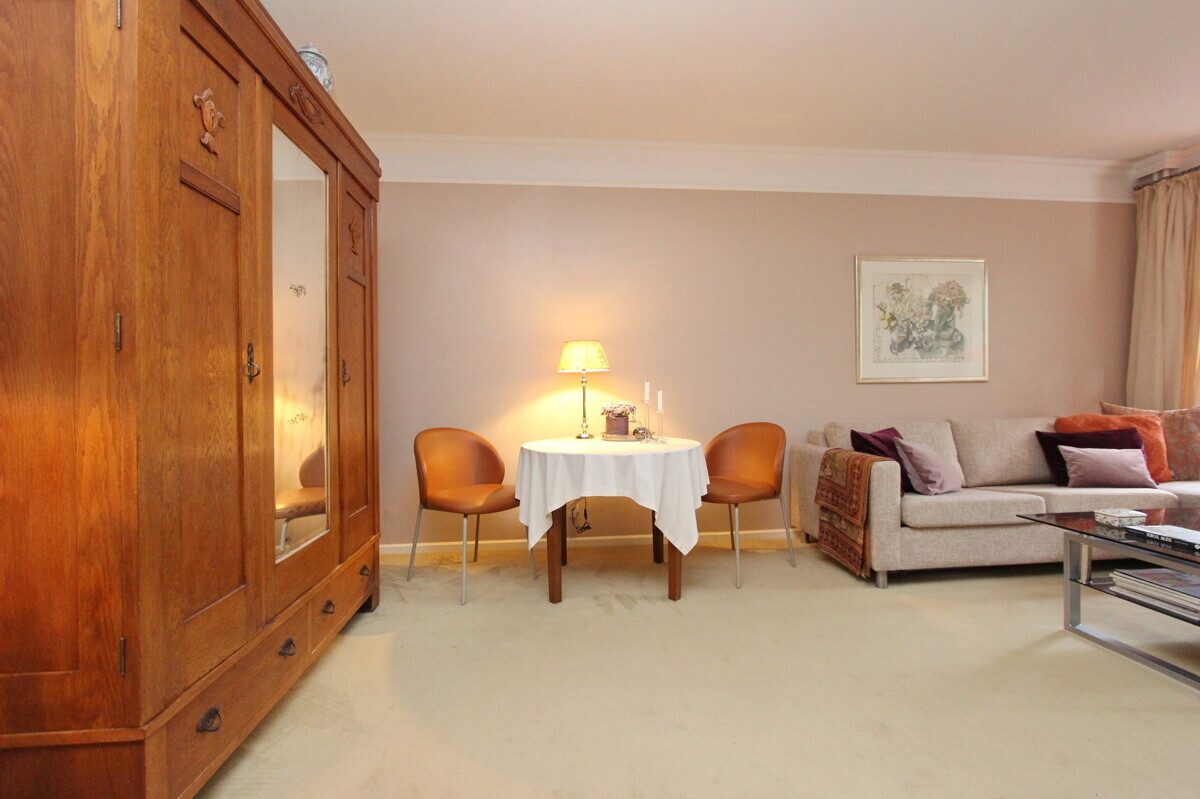 Immobilienangebot - Hamburg - Haus_Wohnung - Attraktive 1,5-Zimmer-Wohnung mit Süd-Balkon und Tiefgaragenstellplatz in Hamburg-Lokstedt