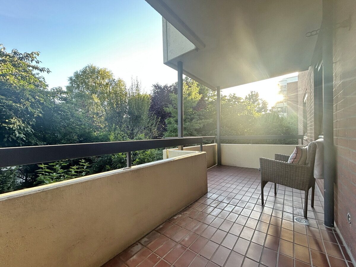 Immobilienangebot - Hamburg - Haus_Wohnung - Attraktive 1,5-Zimmer-Wohnung mit Süd-Balkon und Tiefgaragenstellplatz in Hamburg-Lokstedt