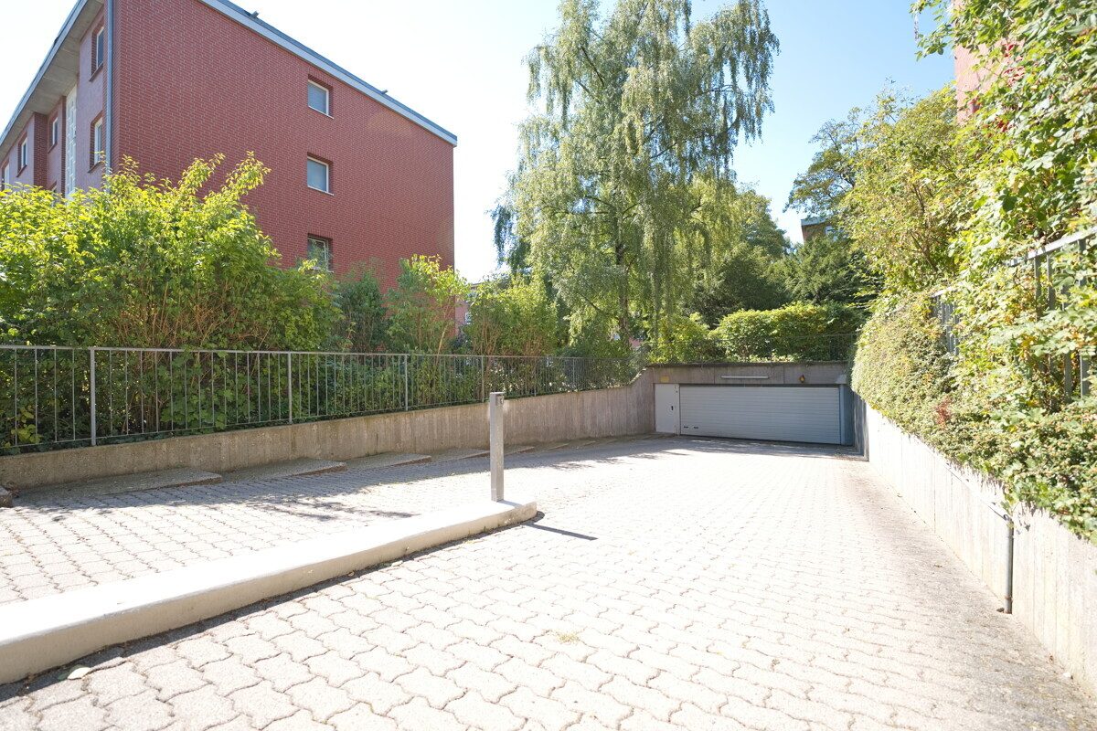Tiefgarageneinfahrt Immobilienangebot - Ellerau - Haus_Wohnung - 4-Zi. Wohnung auf Erbpachtgrundstück – ideal für Eigennutzer oder Kapitalanleger in Ellerau