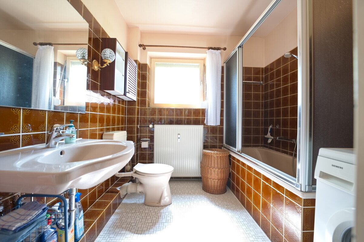 Badezimmer Immobilienangebot - Ellerau - Haus_Wohnung - 4-Zi. Wohnung auf Erbpachtgrundstück – ideal für Eigennutzer oder Kapitalanleger in Ellerau