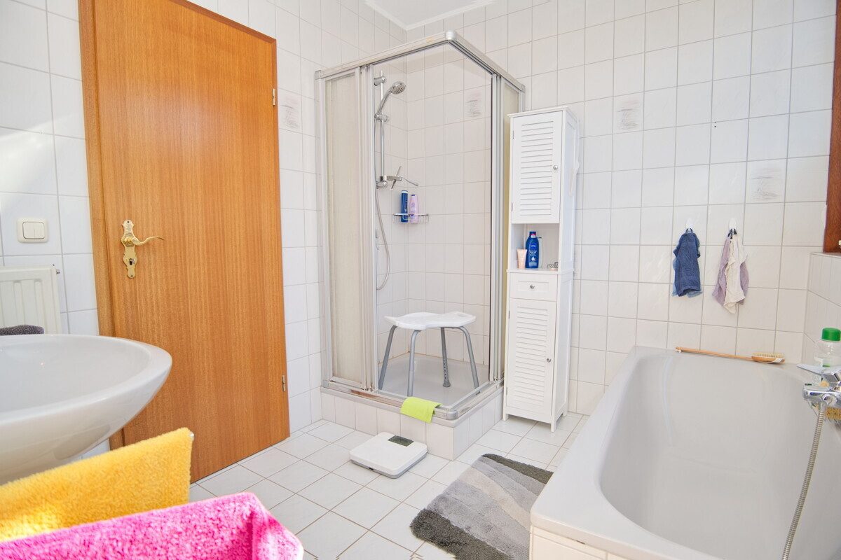 Immobilienangebot - Henstedt-Ulzburg - Haus_Wohnung - Attraktive Doppelhaushälfte mit großzügigem Vollkeller und Garagenstellplatz in Henstedt-Ulzburg