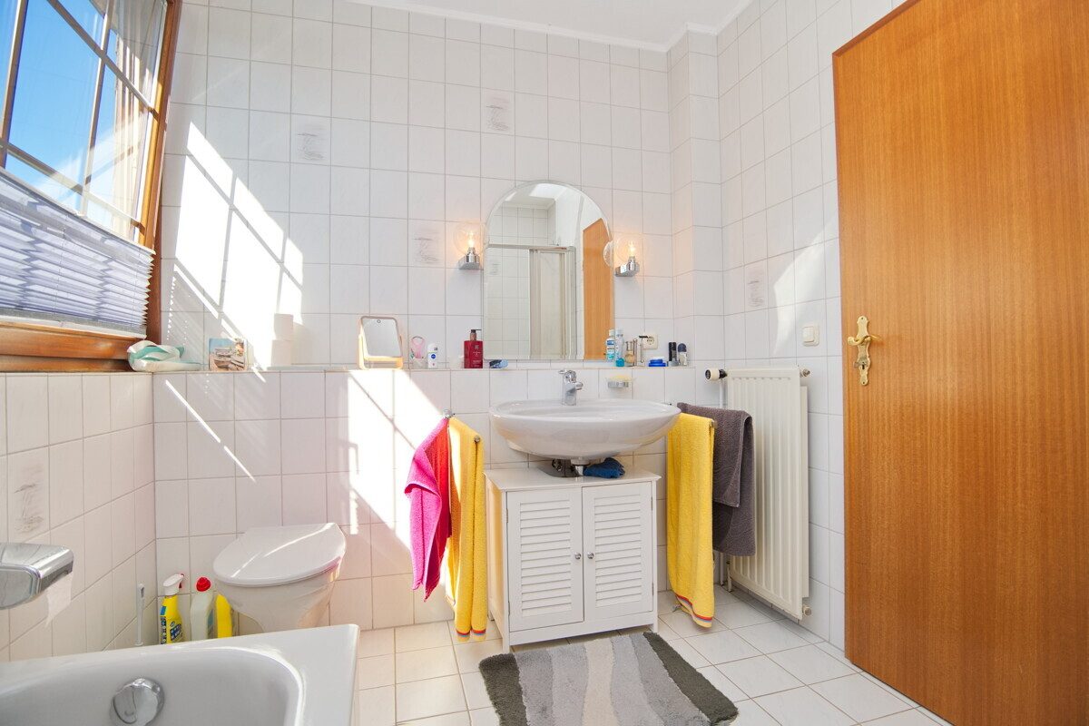 Immobilienangebot - Henstedt-Ulzburg - Haus_Wohnung - Attraktive Doppelhaushälfte mit großzügigem Vollkeller und Garagenstellplatz in Henstedt-Ulzburg