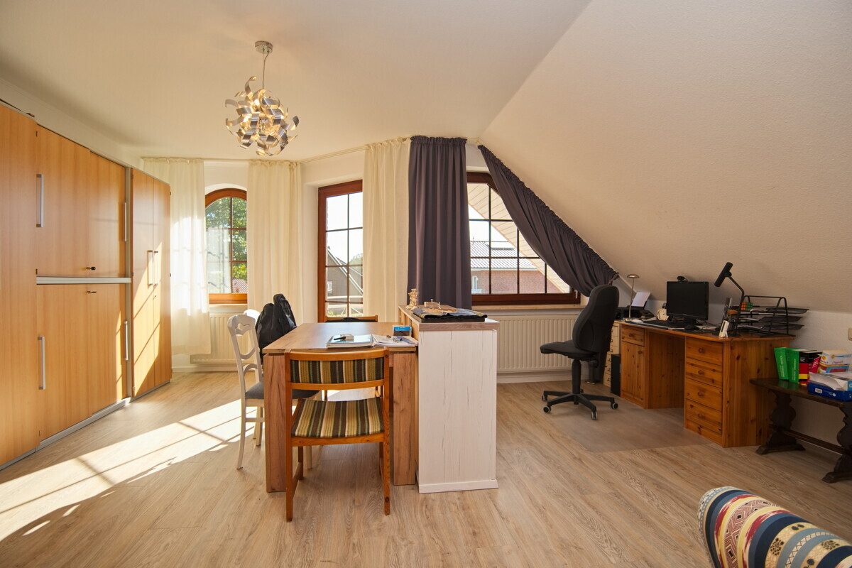 Immobilienangebot - Henstedt-Ulzburg - Haus_Wohnung - Attraktive Doppelhaushälfte mit großzügigem Vollkeller und Garagenstellplatz in Henstedt-Ulzburg