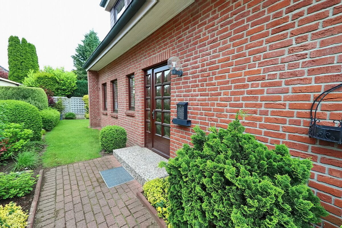 Immobilienangebot - Henstedt-Ulzburg - Haus_Wohnung - Attraktive Doppelhaushälfte mit großzügigem Vollkeller und Garagenstellplatz in Henstedt-Ulzburg