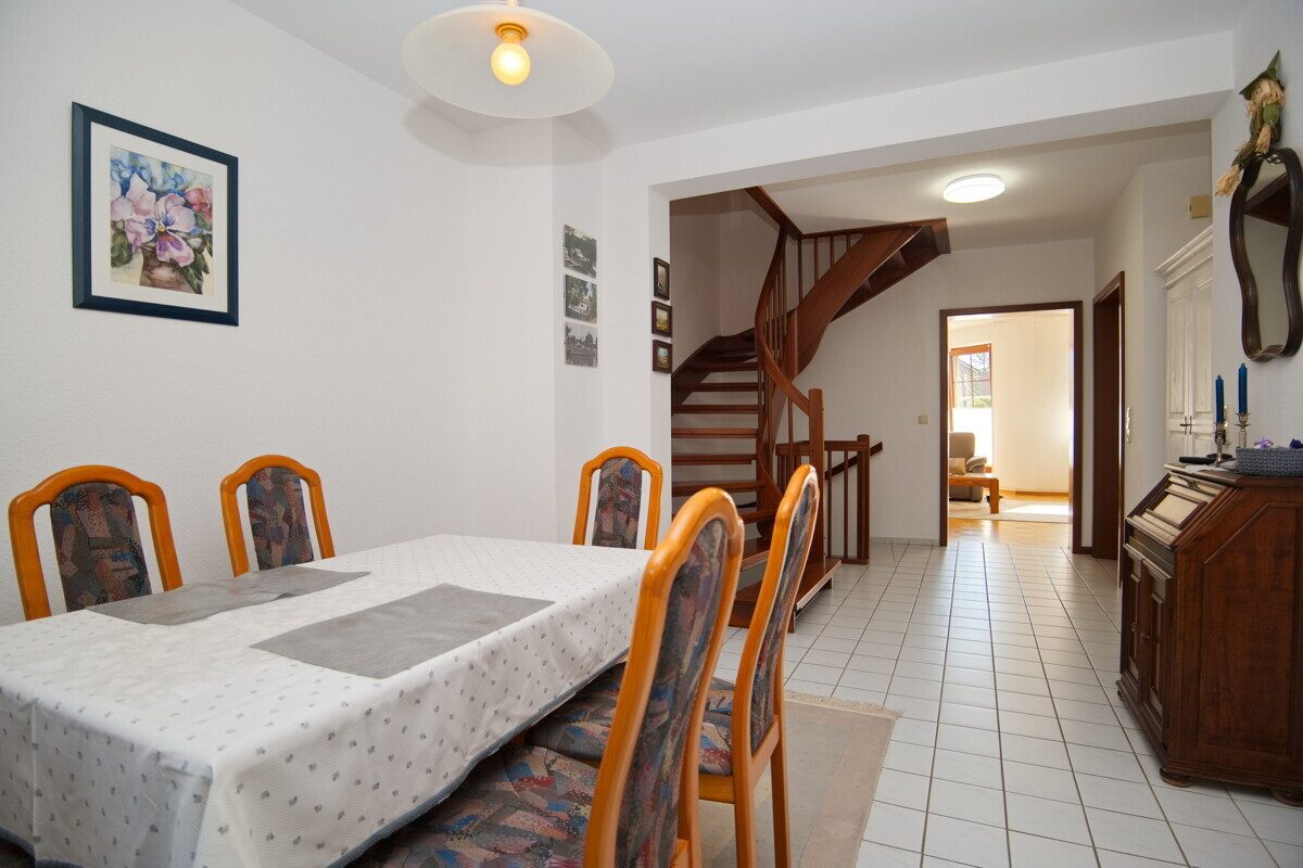 Immobilienangebot - Henstedt-Ulzburg - Haus_Wohnung - Attraktive Doppelhaushälfte mit großzügigem Vollkeller und Garagenstellplatz in Henstedt-Ulzburg