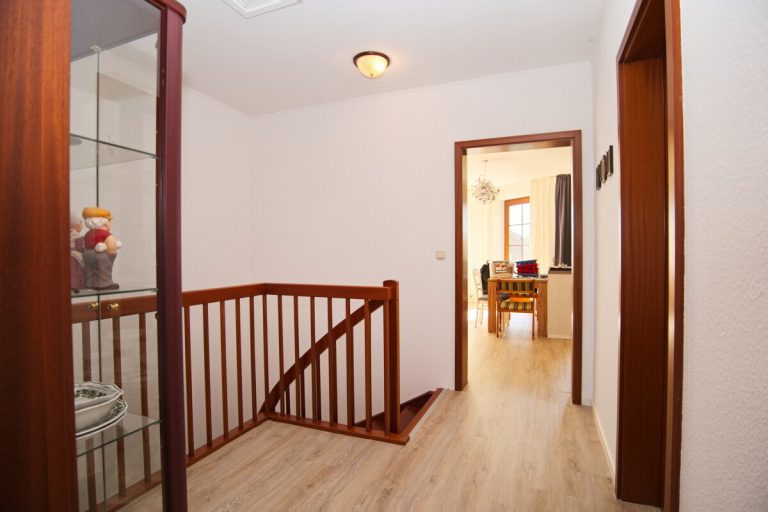 Immobilienangebot - Henstedt-Ulzburg - Haus_Wohnung - Attraktive Doppelhaushälfte mit großzügigem Vollkeller und Garagenstellplatz in Henstedt-Ulzburg