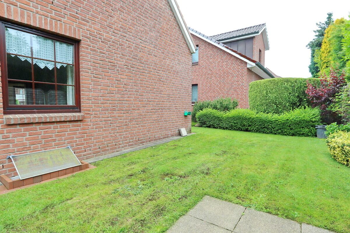 Immobilienangebot - Henstedt-Ulzburg - Haus_Wohnung - Attraktive Doppelhaushälfte mit großzügigem Vollkeller und Garagenstellplatz in Henstedt-Ulzburg