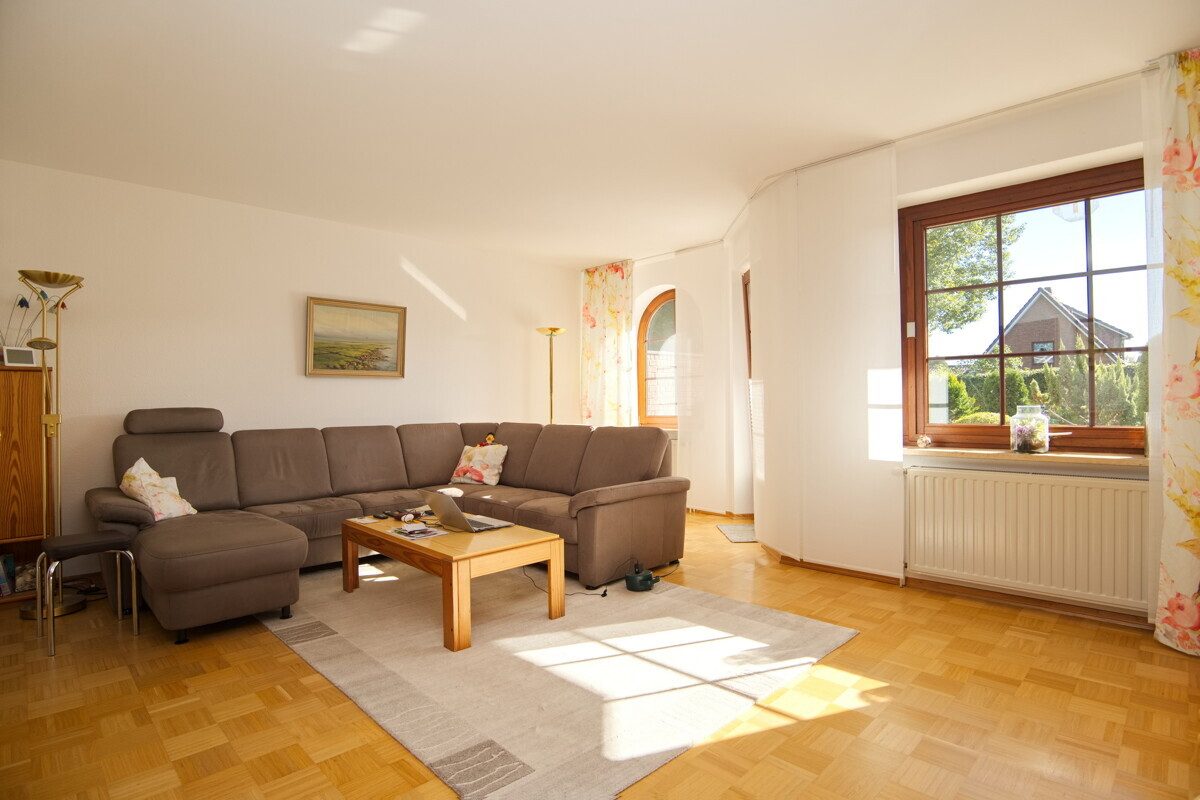 Immobilienangebot - Henstedt-Ulzburg - Haus_Wohnung - Attraktive Doppelhaushälfte mit großzügigem Vollkeller und Garagenstellplatz in Henstedt-Ulzburg