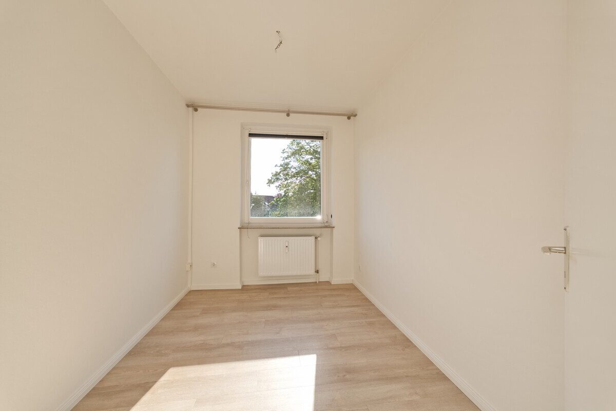 Immobilienangebot - Henstedt-Ulzburg - Haus_Wohnung - Gepflegte 3-Zimmer-Wohnung mit Loggia und hauseigenem Schwimmbad in Henstedt-Ulzburg