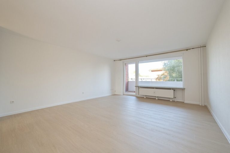 Immobilienangebot - Henstedt-Ulzburg - Haus_Wohnung - Gepflegte 3-Zimmer-Wohnung mit Loggia und hauseigenem Schwimmbad in Henstedt-Ulzburg