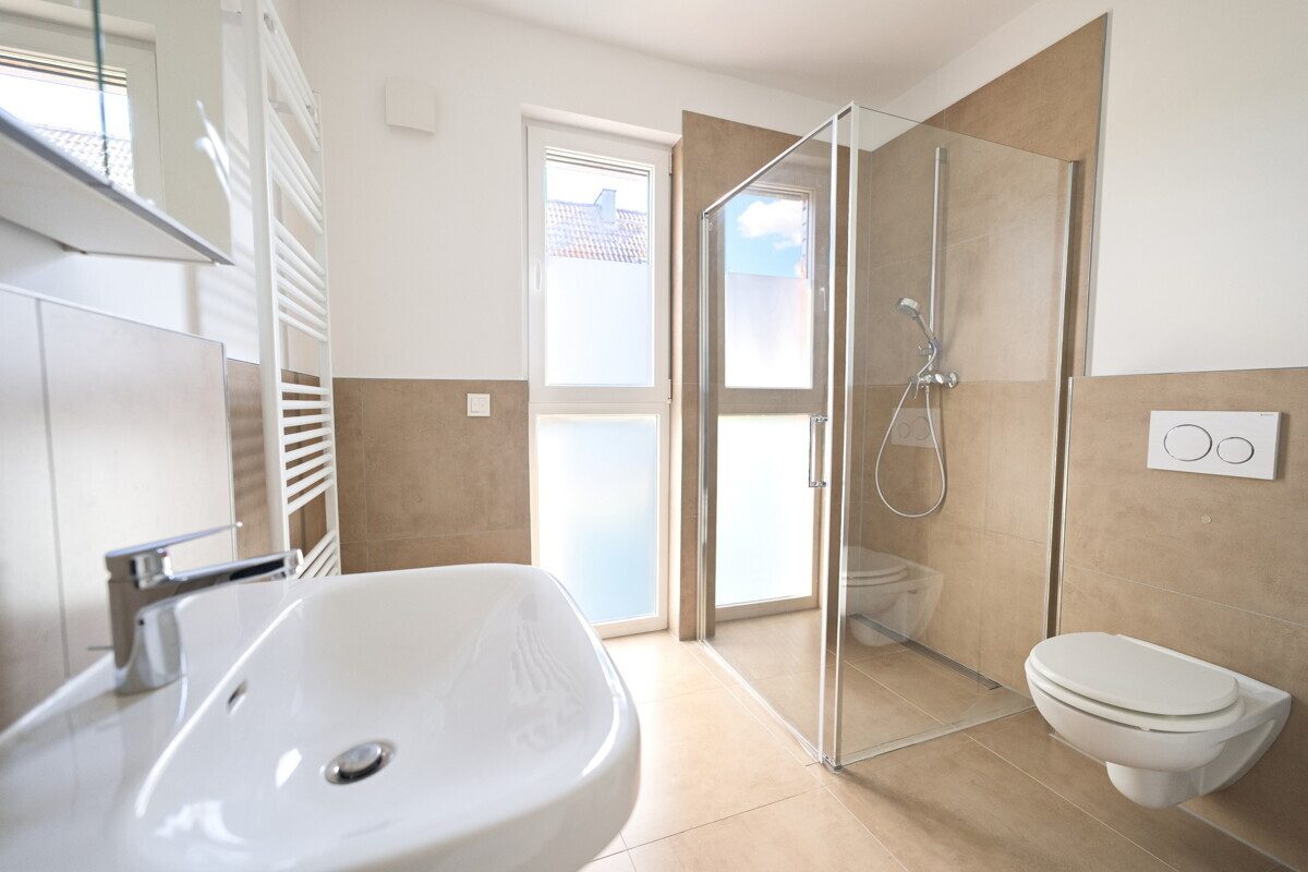 Immobilienangebot - Hamburg - Haus_Wohnung - Neubau: Zwei-Zimmer-Wohnung mit Balkon in ruhiger Seitenstraße von Meiendorf.