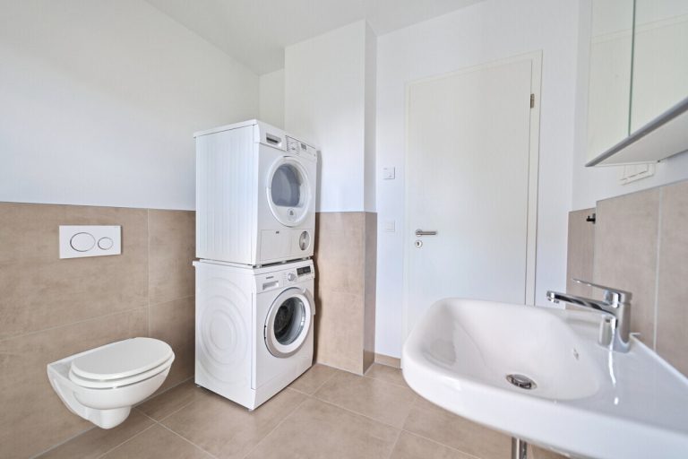 Immobilienangebot - Hamburg - Haus_Wohnung - Neubau: Zwei-Zimmer-Wohnung mit Balkon in ruhiger Seitenstraße von Meiendorf.