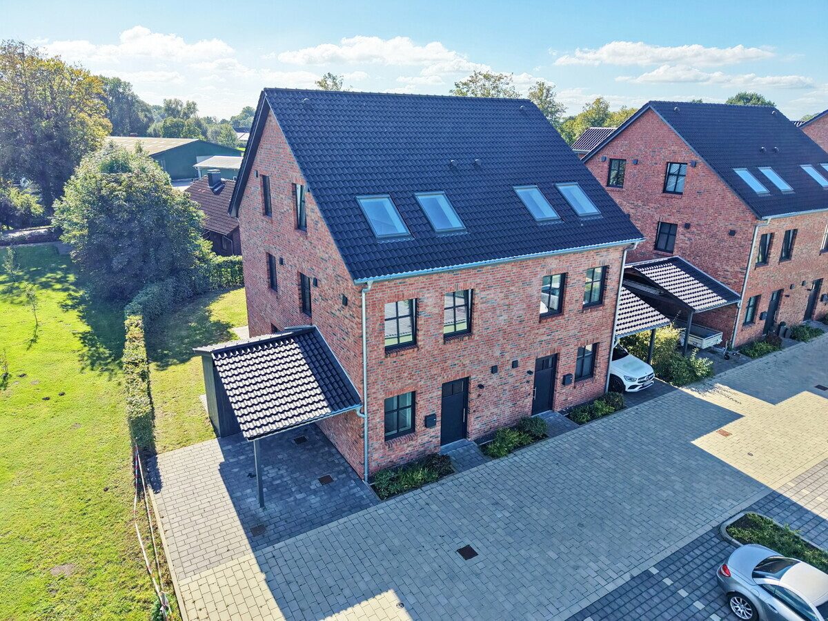 Immobilienangebot - Seestermühe - Haus_Wohnung - Hochwertige Doppelhaushälfte in Seestermühe – Garten, 2 Stellplätze & moderner Wohnkomfort