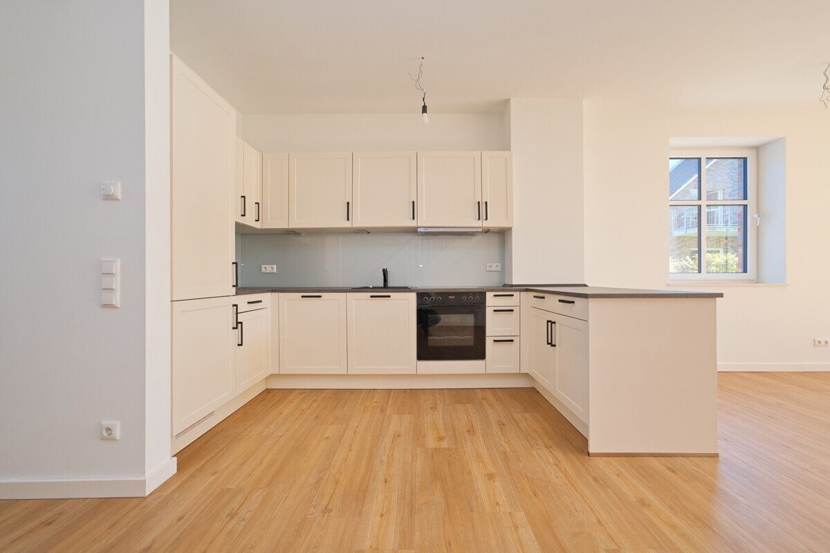 Immobilienangebot - Seestermühe - Haus_Wohnung - Hochwertige Doppelhaushälfte in Seestermühe – Garten, 2 Stellplätze & moderner Wohnkomfort