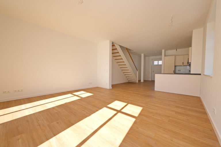 Immobilienangebot - Seestermühe - Haus_Wohnung - Hochwertige Doppelhaushälfte in Seestermühe – Garten, 2 Stellplätze & moderner Wohnkomfort