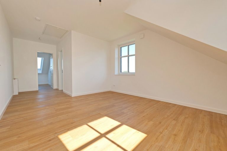 Immobilienangebot - Seestermühe - Haus_Wohnung - Hochwertige Doppelhaushälfte in Seestermühe – Garten, 2 Stellplätze & moderner Wohnkomfort