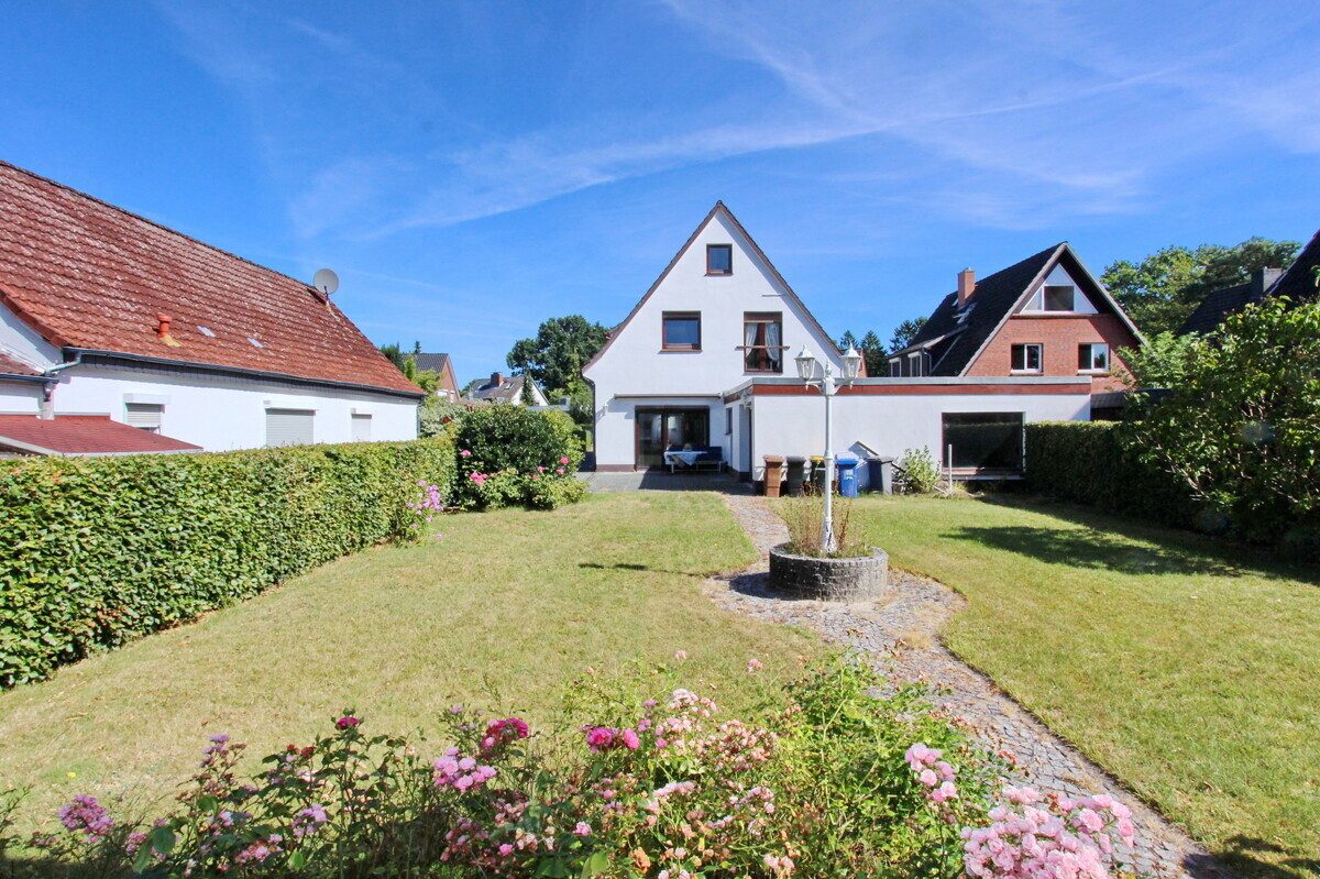 Immobilienangebot - Wedel - Haus_Wohnung - PROVISIONSFREI - Geräumiges Einfamilienhaus mit ELW & Garage auf großzügigem Grundstück in Wedel