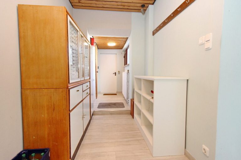 Immobilienangebot - Wedel - Haus_Wohnung - PROVISIONSFREI - Geräumiges Einfamilienhaus mit ELW & Garage auf großzügigem Grundstück in Wedel