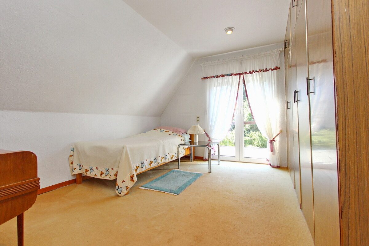 Immobilienangebot - Wedel - Haus_Wohnung - PROVISIONSFREI - Geräumiges Einfamilienhaus mit ELW & Garage auf großzügigem Grundstück in Wedel