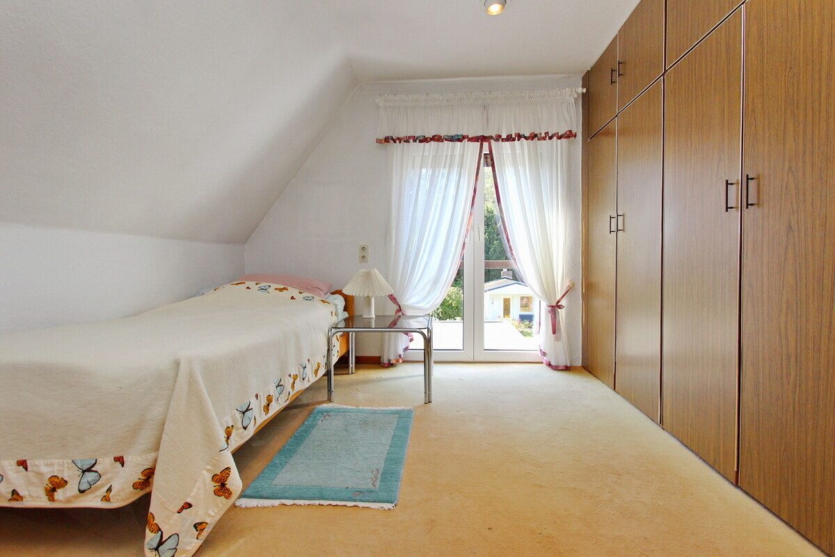 Immobilienangebot - Wedel - Haus_Wohnung - PROVISIONSFREI - Geräumiges Einfamilienhaus mit ELW & Garage auf großzügigem Grundstück in Wedel