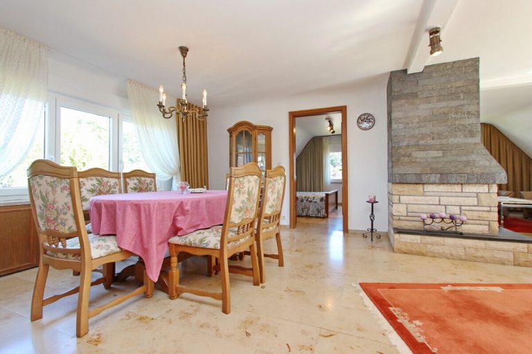 Immobilienangebot - Wedel - Haus_Wohnung - PROVISIONSFREI - Geräumiges Einfamilienhaus mit ELW & Garage auf großzügigem Grundstück in Wedel