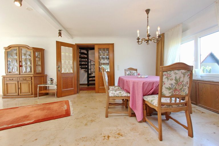 Immobilienangebot - Wedel - Haus_Wohnung - PROVISIONSFREI - Geräumiges Einfamilienhaus mit ELW & Garage auf großzügigem Grundstück in Wedel