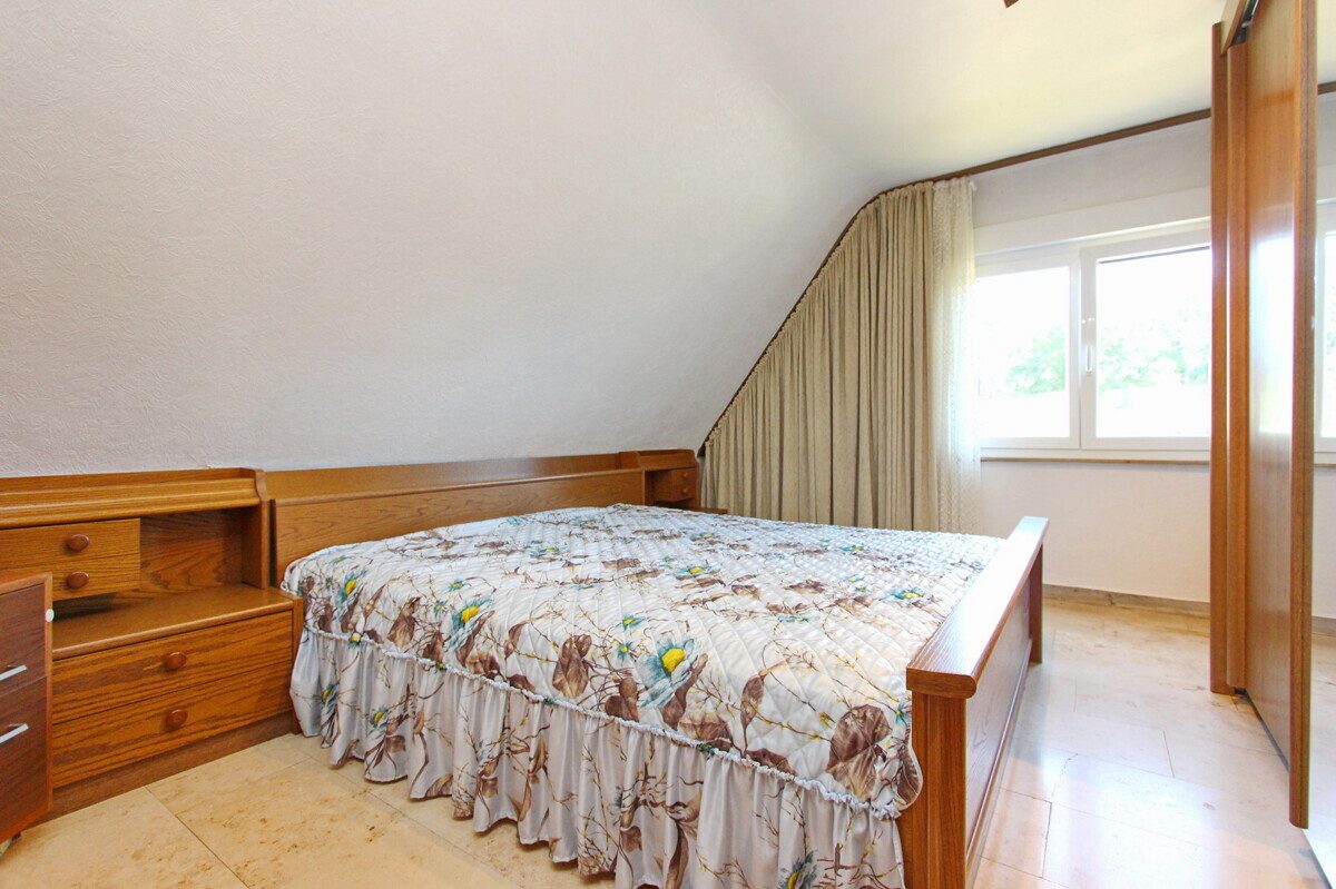 Immobilienangebot - Wedel - Haus_Wohnung - PROVISIONSFREI - Geräumiges Einfamilienhaus mit ELW & Garage auf großzügigem Grundstück in Wedel