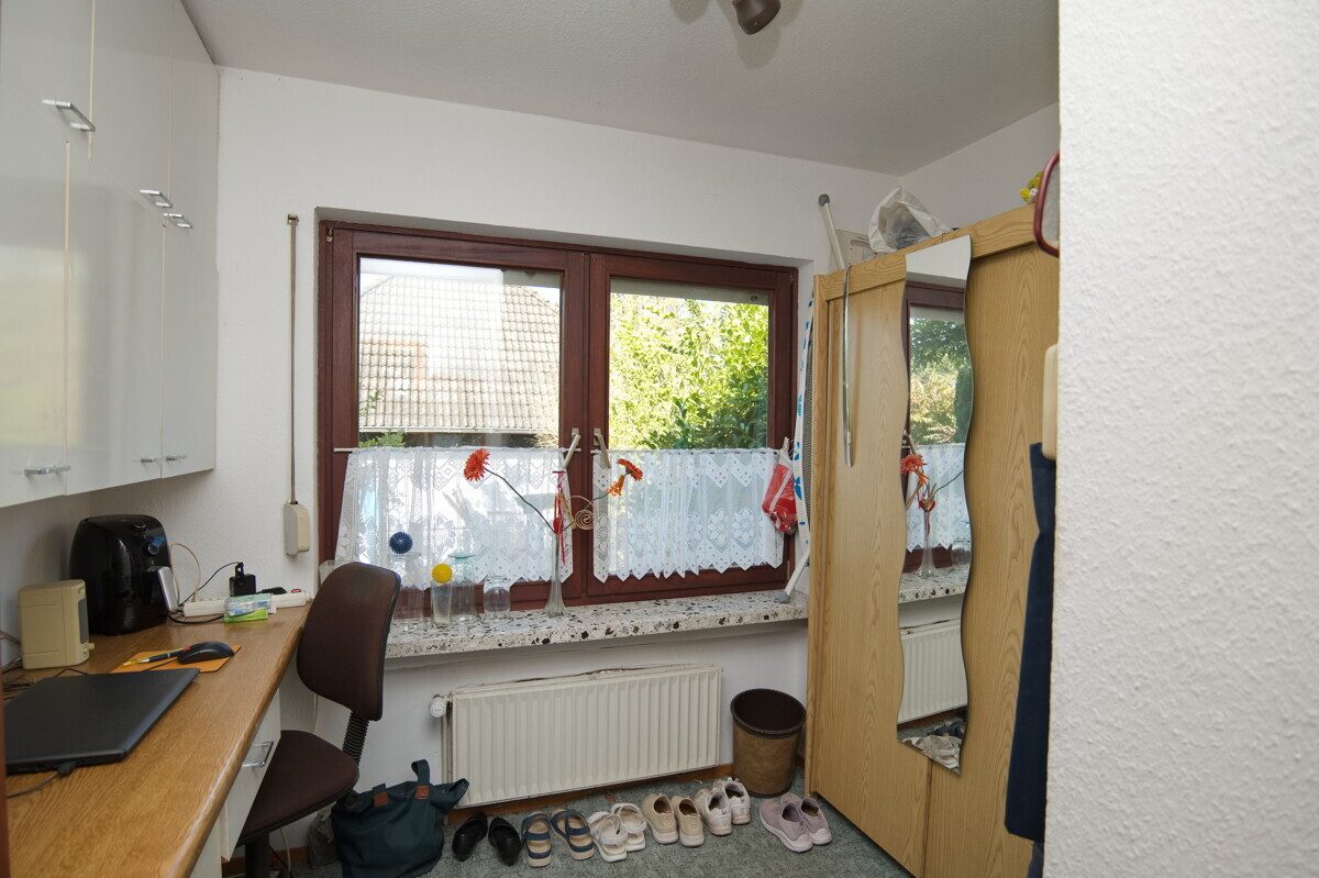 Immobilienangebot - Hamburg - Haus_Wohnung - Einfamilienhaus auf großem Baugrundstück in hinterer Bebauung in Hamburg-Duvenstedt