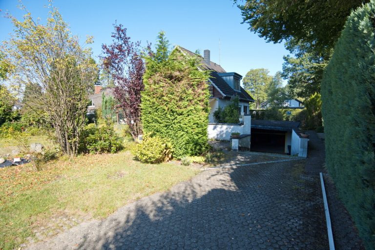 Immobilienangebot - Hamburg - Grundstücke - Großes attraktives Baugrundstück mit Altbestand in hinterer Bebauung in Hamburg-Duvenstedt