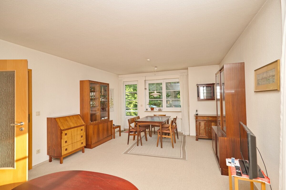 Immobilienangebot - Hamburg - Haus_Wohnung - Attraktive 2-Zimmer-Eigentumswohnung mit Balkon und Tiefgaragen-Stellplatz in Hamburg-Volksdorf