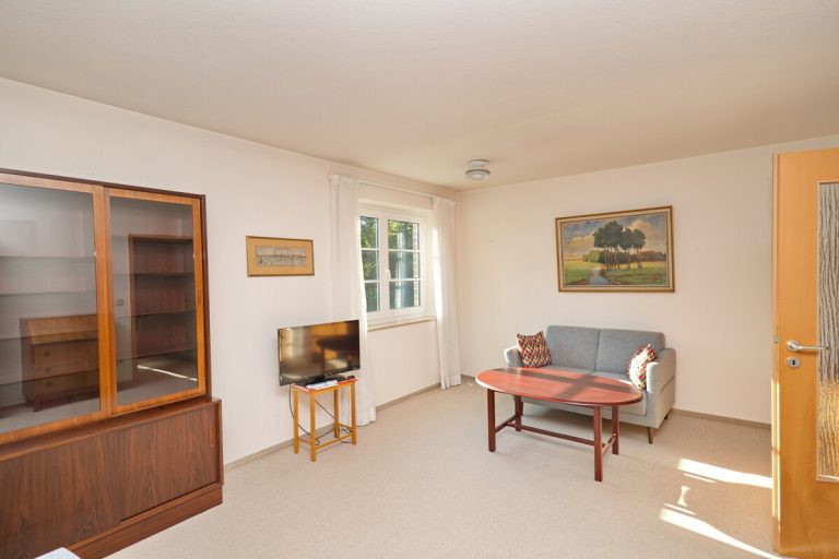 Immobilienangebot - Hamburg - Haus_Wohnung - Attraktive 2-Zimmer-Eigentumswohnung mit Balkon und Tiefgaragen-Stellplatz in Hamburg-Volksdorf