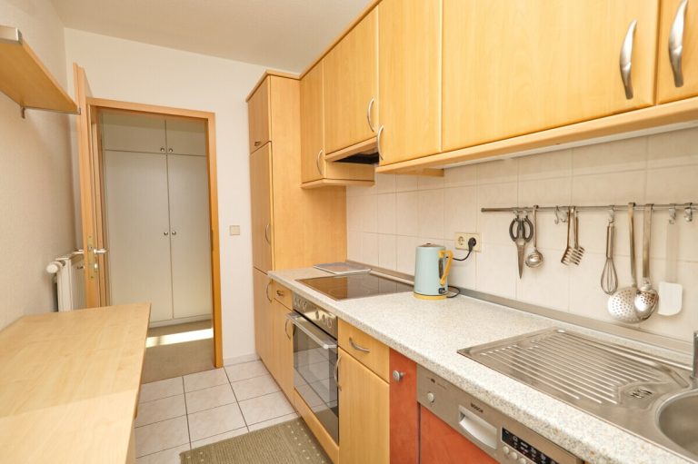 Immobilienangebot - Hamburg - Haus_Wohnung - Attraktive 2-Zimmer-Eigentumswohnung mit Balkon und Tiefgaragen-Stellplatz in Hamburg-Volksdorf