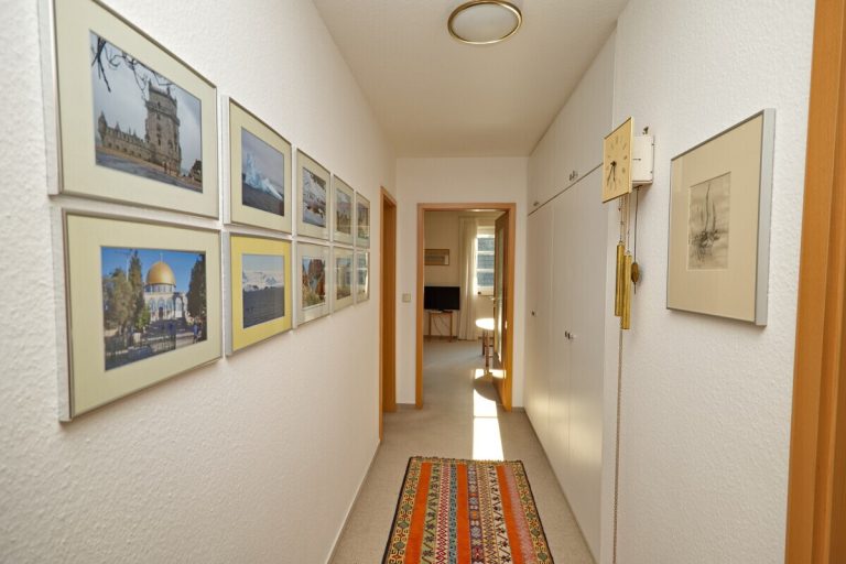 Immobilienangebot - Hamburg - Haus_Wohnung - Attraktive 2-Zimmer-Eigentumswohnung mit Balkon und Tiefgaragen-Stellplatz in Hamburg-Volksdorf
