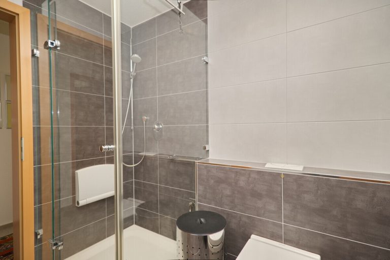 Immobilienangebot - Hamburg - Haus_Wohnung - Attraktive 2-Zimmer-Eigentumswohnung mit Balkon und Tiefgaragen-Stellplatz in Hamburg-Volksdorf