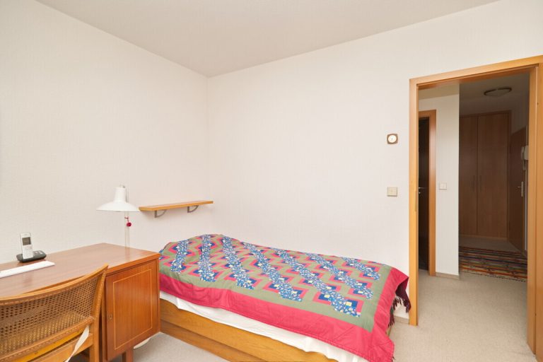 Immobilienangebot - Hamburg - Haus_Wohnung - Attraktive 2-Zimmer-Eigentumswohnung mit Balkon und Tiefgaragen-Stellplatz in Hamburg-Volksdorf