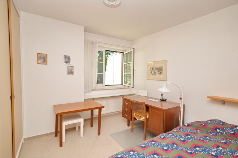 Immobilienangebot - Hamburg - Haus_Wohnung - Attraktive 2-Zimmer-Eigentumswohnung mit Balkon und Tiefgaragen-Stellplatz in Hamburg-Volksdorf
