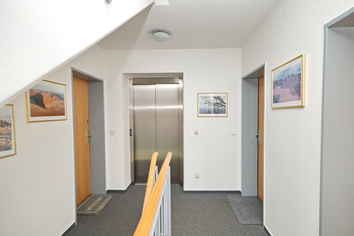 Immobilienangebot - Hamburg - Haus_Wohnung - Attraktive 2-Zimmer-Eigentumswohnung mit Balkon und Tiefgaragen-Stellplatz in Hamburg-Volksdorf