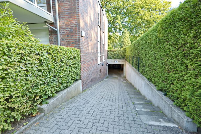 Immobilienangebot - Hamburg - Haus_Wohnung - Attraktive 2-Zimmer-Eigentumswohnung mit Balkon und Tiefgaragen-Stellplatz in Hamburg-Volksdorf