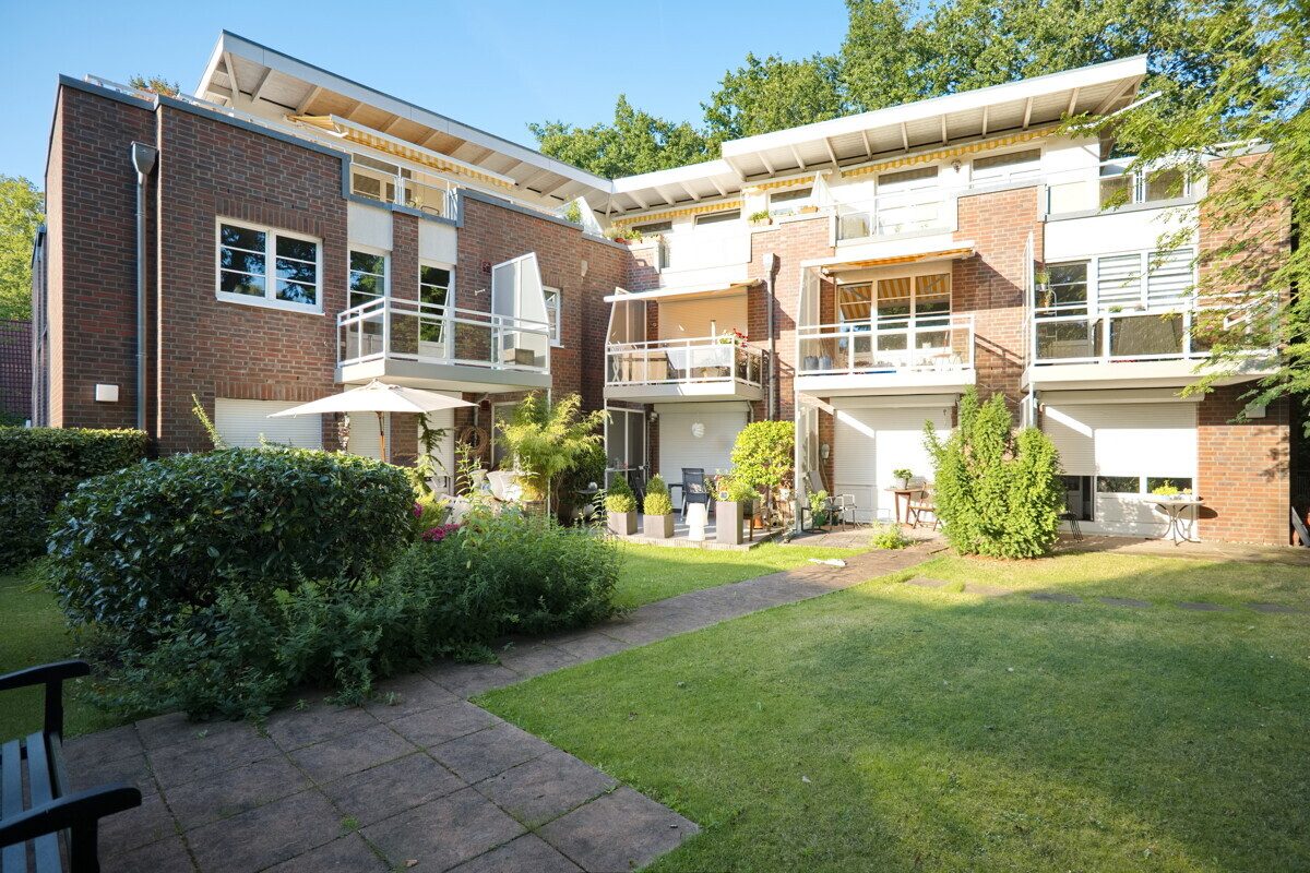 Immobilienangebot - Hamburg - Haus_Wohnung - Attraktive 2-Zimmer-Eigentumswohnung mit Balkon und Tiefgaragen-Stellplatz in Hamburg-Volksdorf