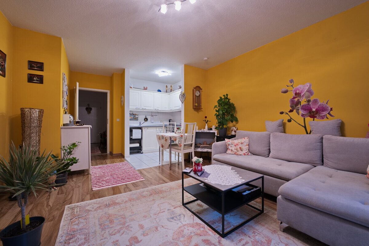 Wohnzimmer und Küche Immobilienangebot - Henstedt-Ulzburg - Haus_Wohnung - In Henstedt-Ulzburg - Vermietete 2 Zi.Wohnung mit TG-Stellplatz als Kapitalanlage